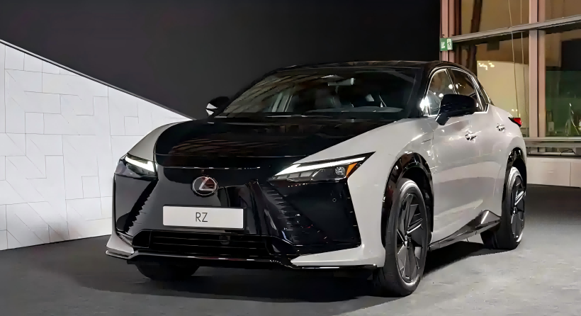 Lexus представляє офіційні зображення нового RZ із переробленим кермом та системою провідного дроту