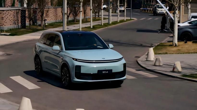 Офіційні зображення нового ідеального L6 дебютують на автосалоні в Шанхаї. Він прийме абсолютно новий Lidar і матиме оновлений чіп.