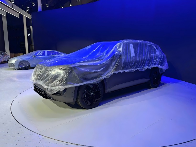 Дослідження проведення на автосалоні Шанхая 2025 року: підозрюваний налаштований транспортний засіб Teramont Pro, оснащений копченим спортивним комплектом