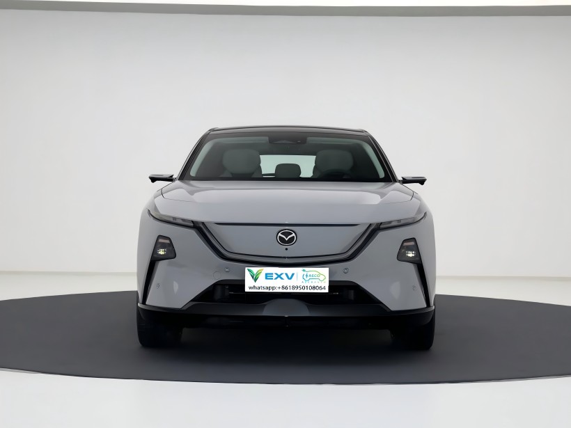 Очікується, що Mazda EZ - 60 потрапить на ринок до кінця серпня. Він пропонує як чисті - електричні, так і розширені силові агрегатки. Інтер'єр також оснащений подвійним налаштуванням екрана.