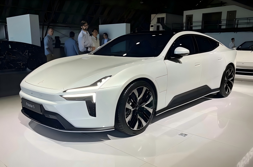 Polestar 5, з максимальною потужністю 884 кінських сил, дебютує в Мюнхені Міжнародному автосалоні у вересні.